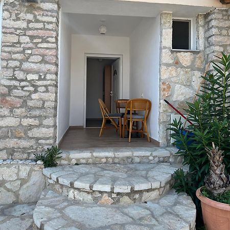 Jona Rooms Himare Exterior photo