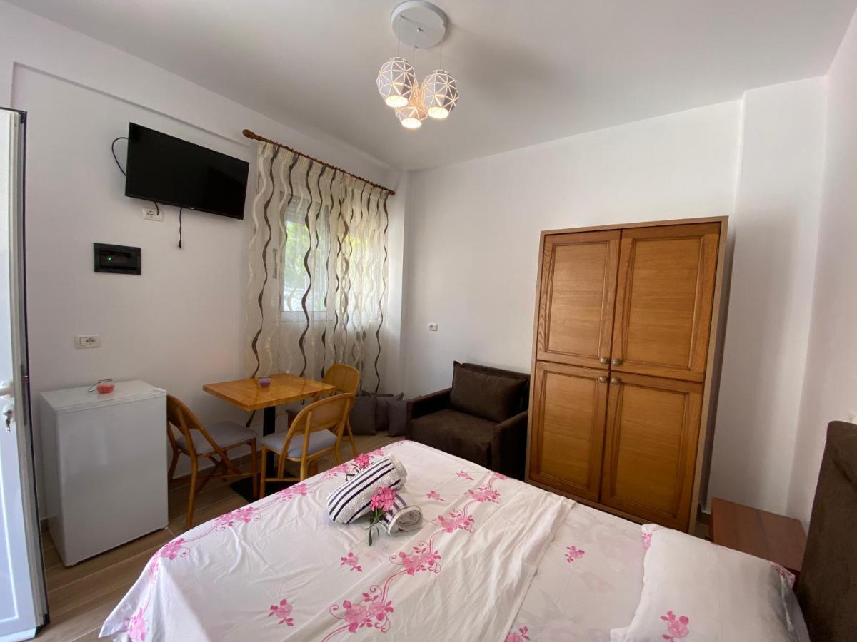 Jona Rooms Himare Exterior photo