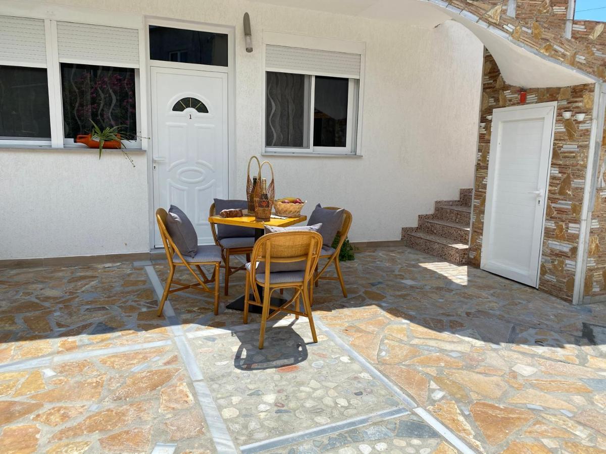 Jona Rooms Himare Exterior photo