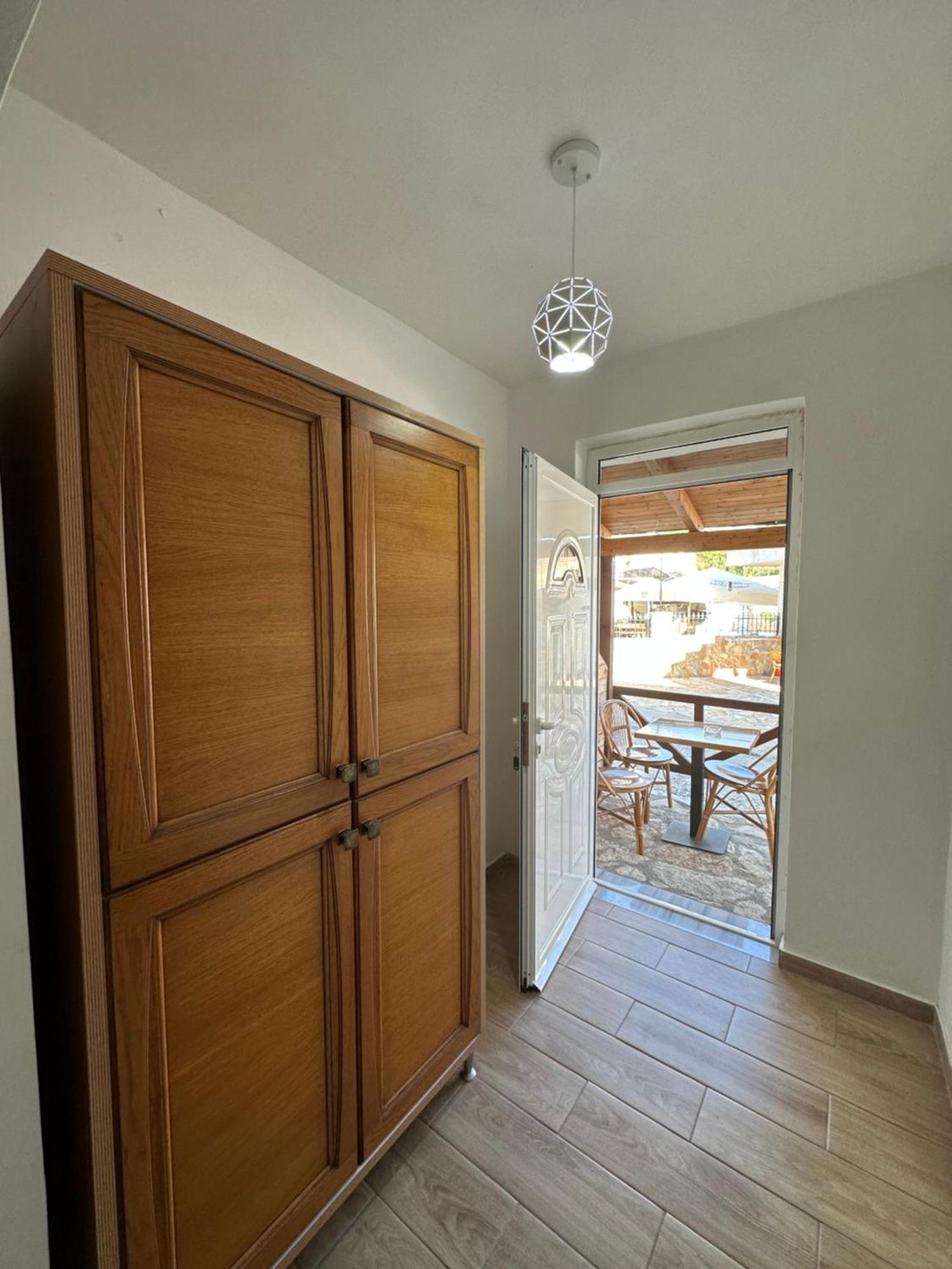 Jona Rooms Himare Exterior photo