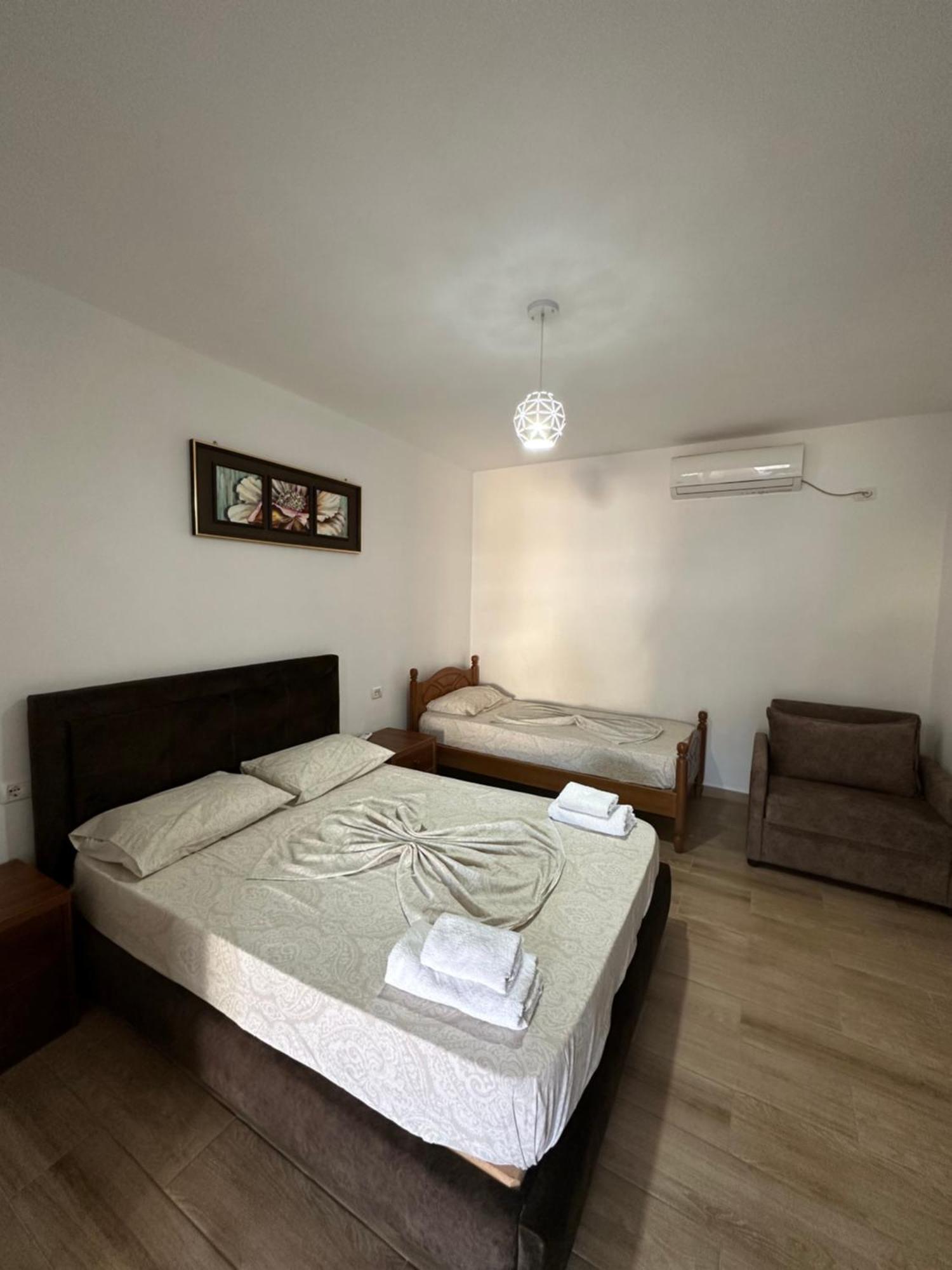 Jona Rooms Himare Exterior photo