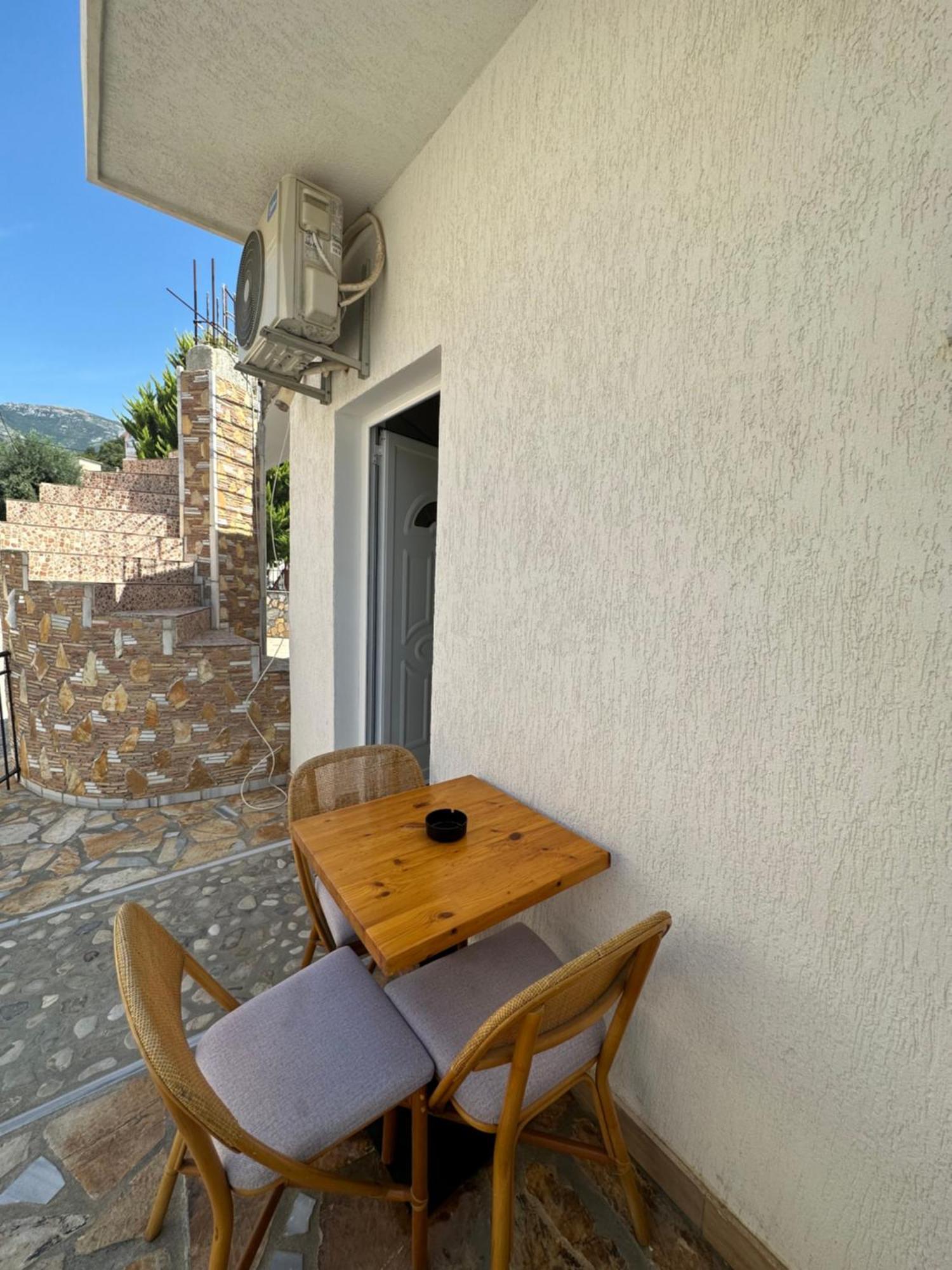 Jona Rooms Himare Exterior photo