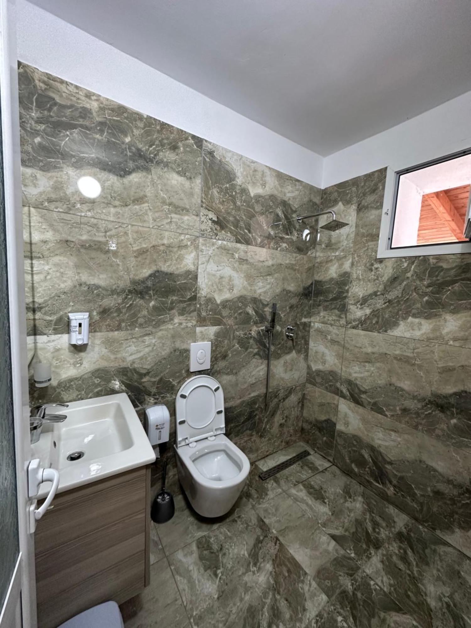 Jona Rooms Himare Exterior photo