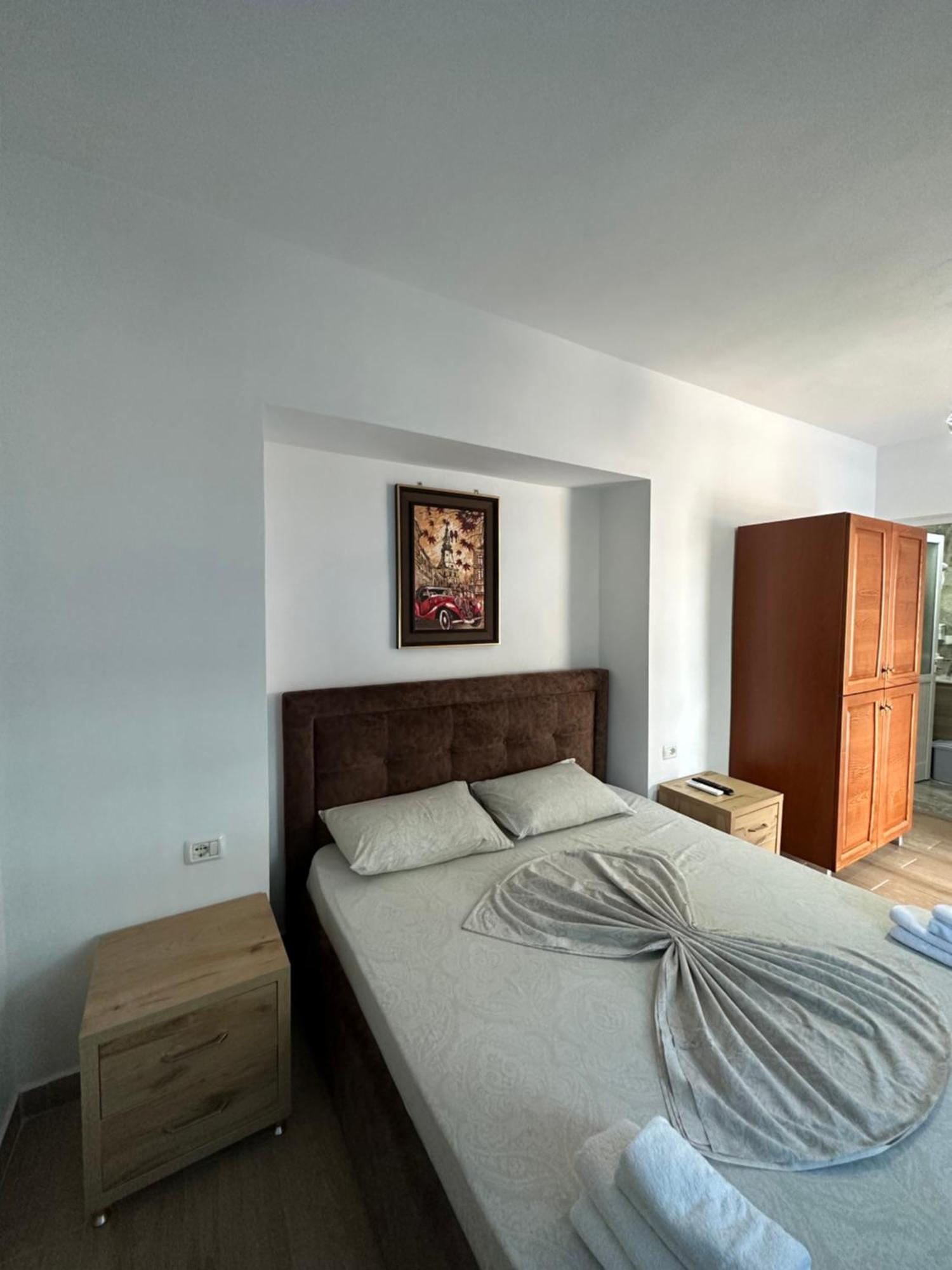 Jona Rooms Himare Exterior photo