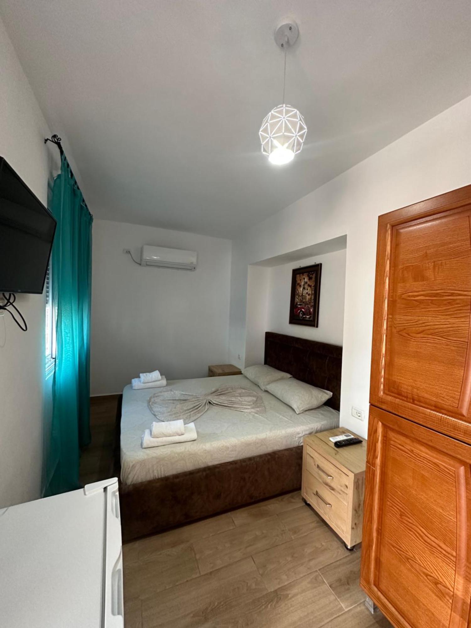 Jona Rooms Himare Exterior photo
