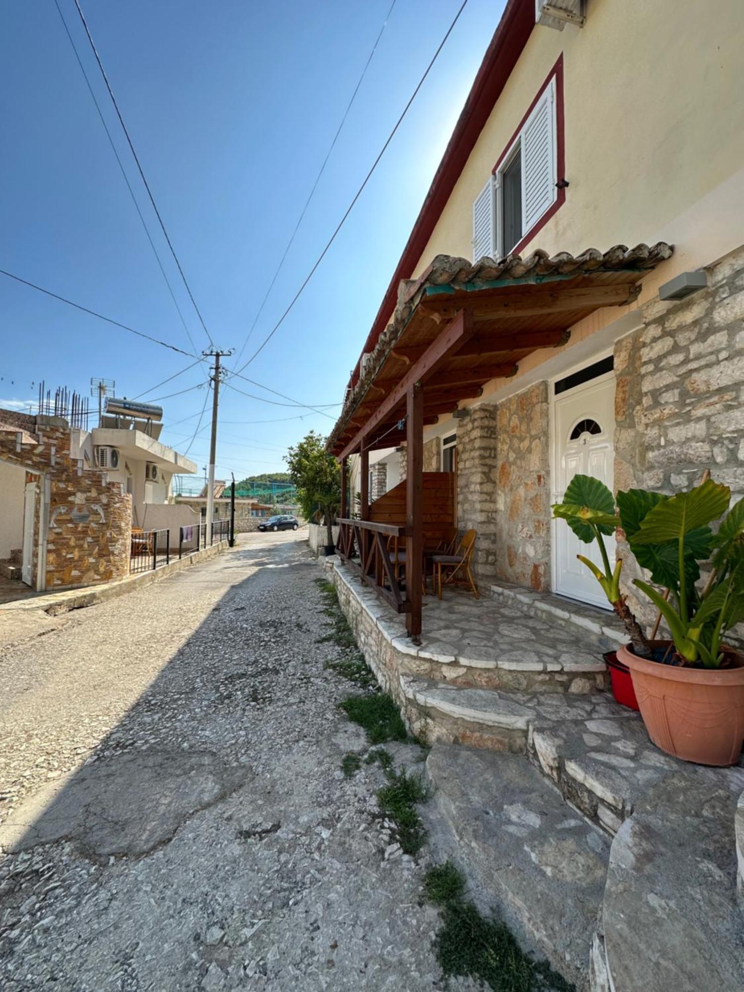 Jona Rooms Himare Exterior photo