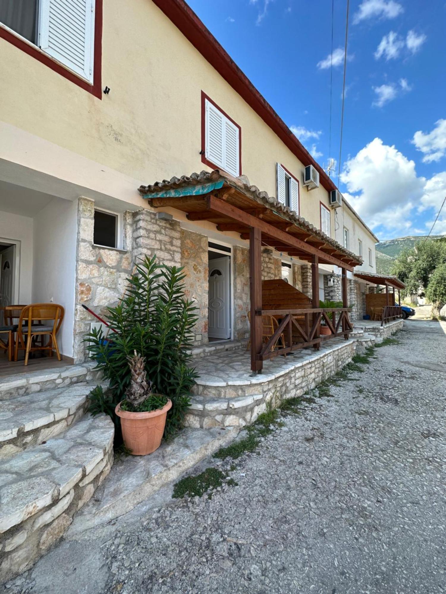 Jona Rooms Himare Exterior photo