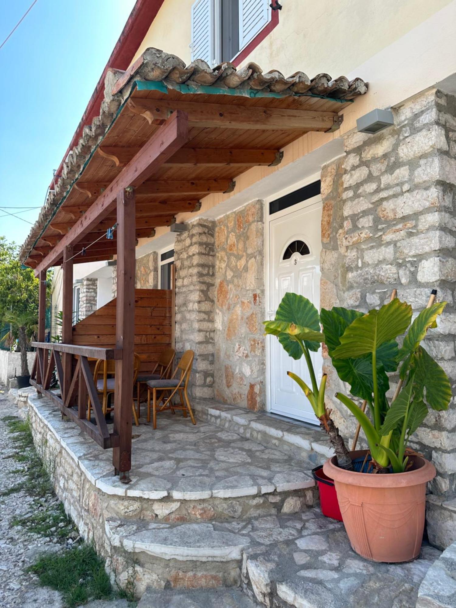 Jona Rooms Himare Exterior photo