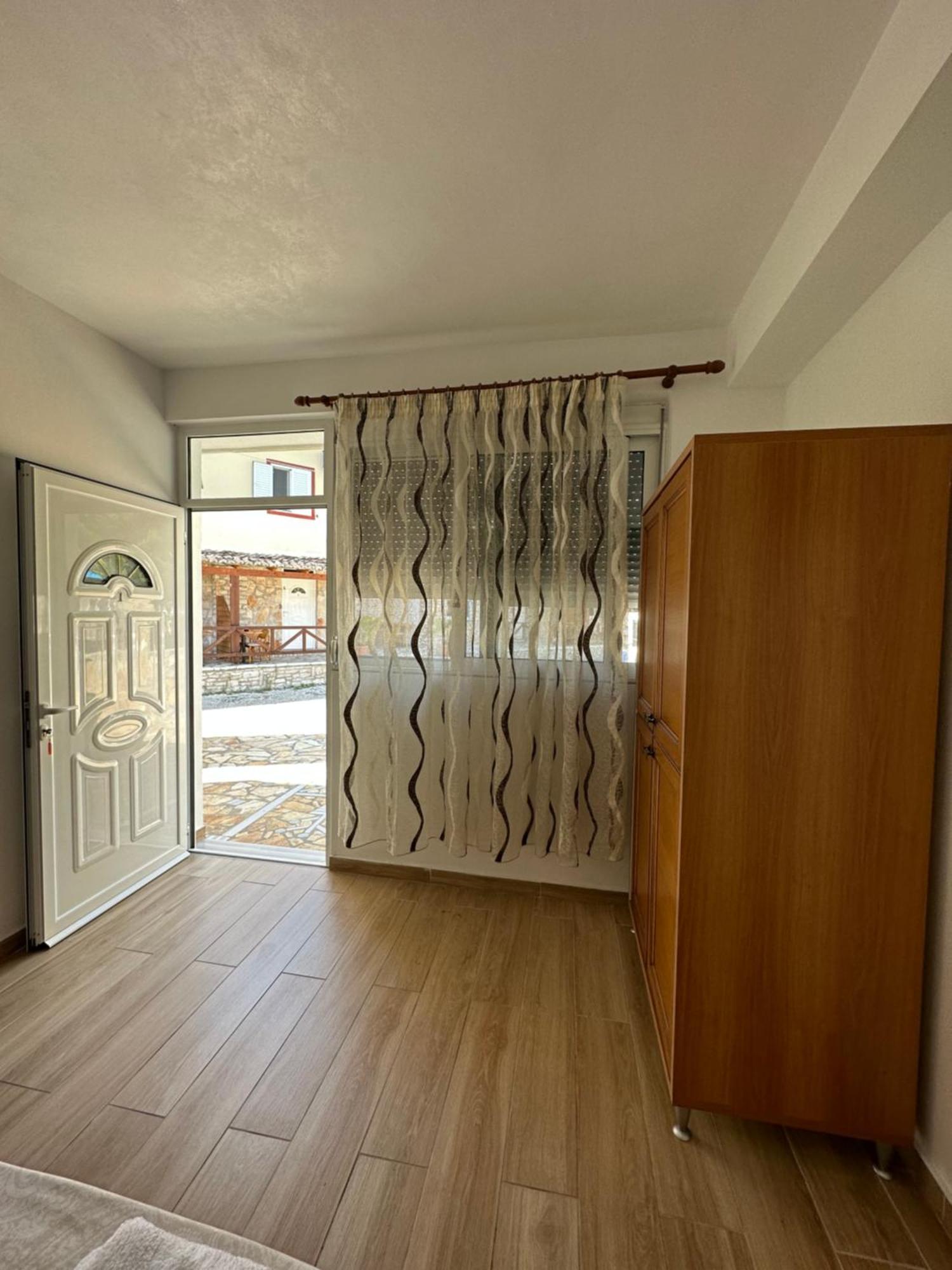 Jona Rooms Himare Exterior photo