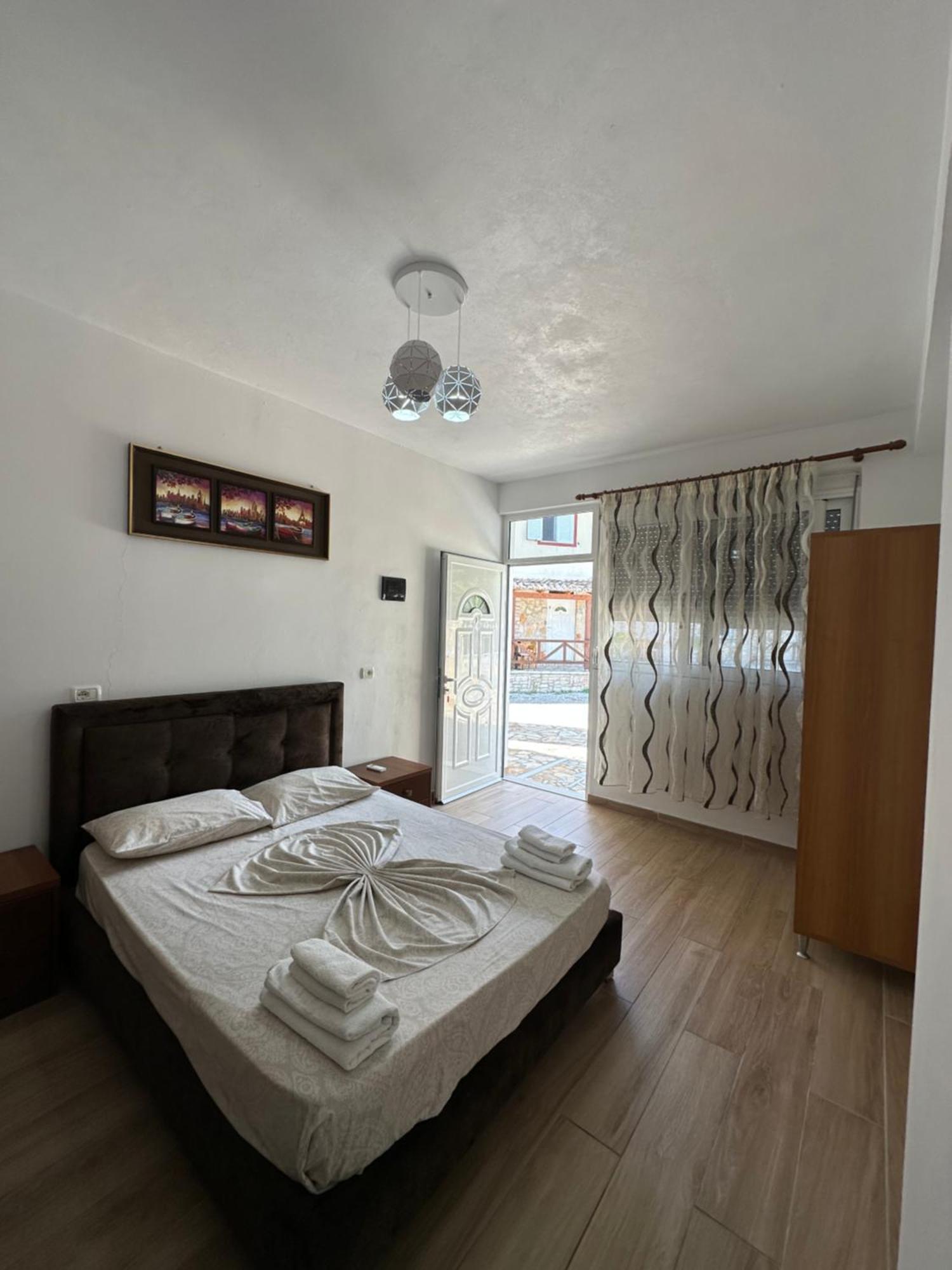 Jona Rooms Himare Exterior photo