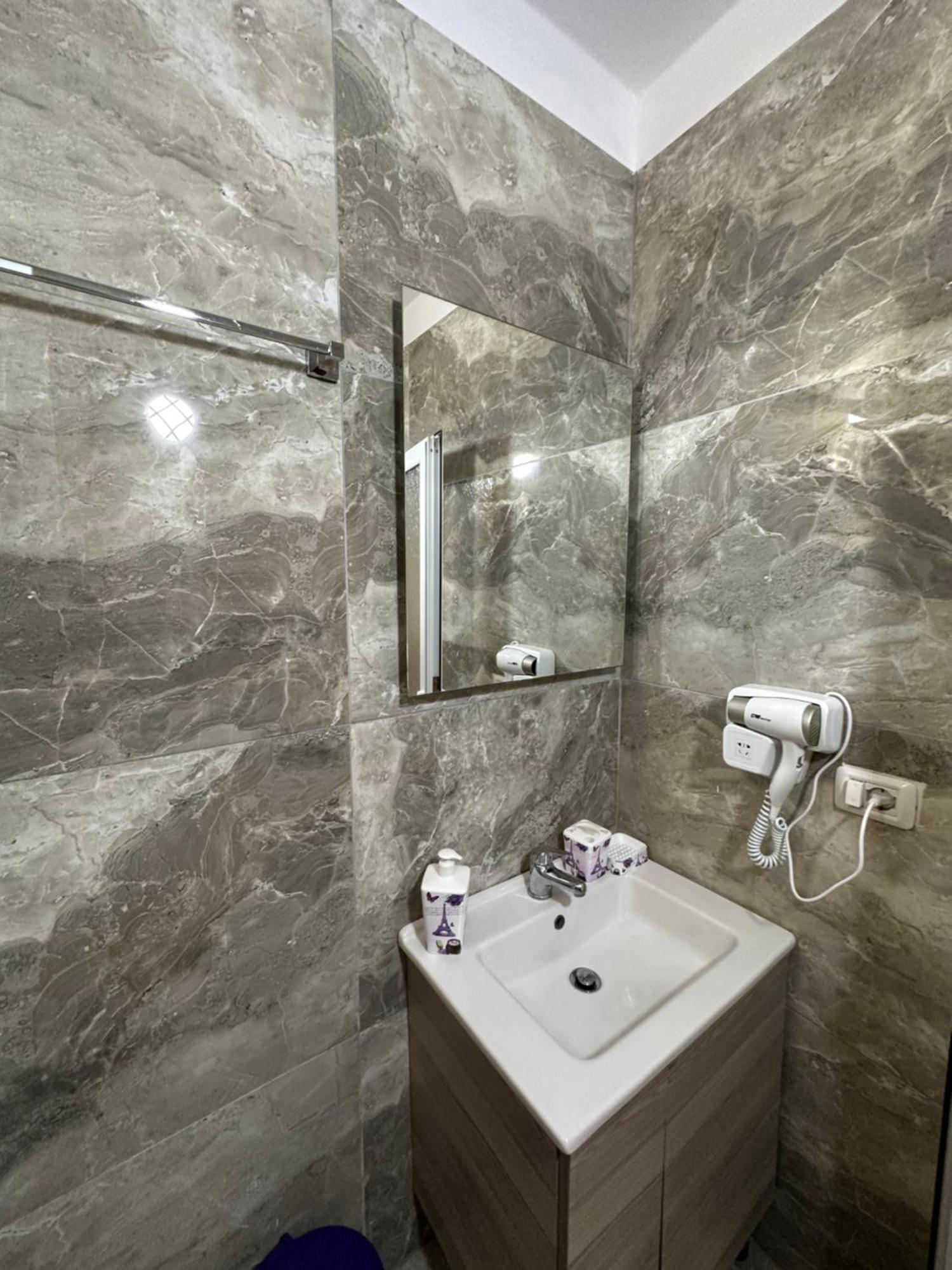 Jona Rooms Himare Exterior photo