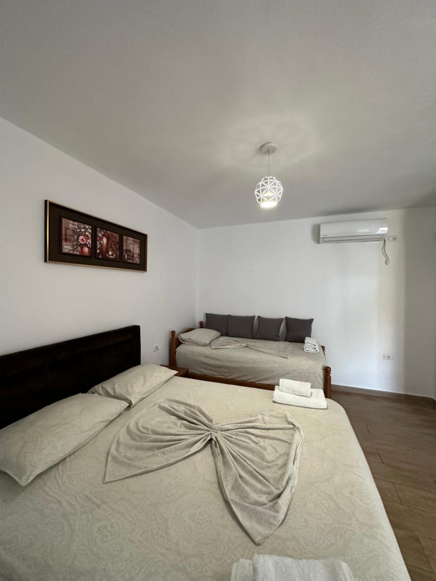 Jona Rooms Himare Exterior photo