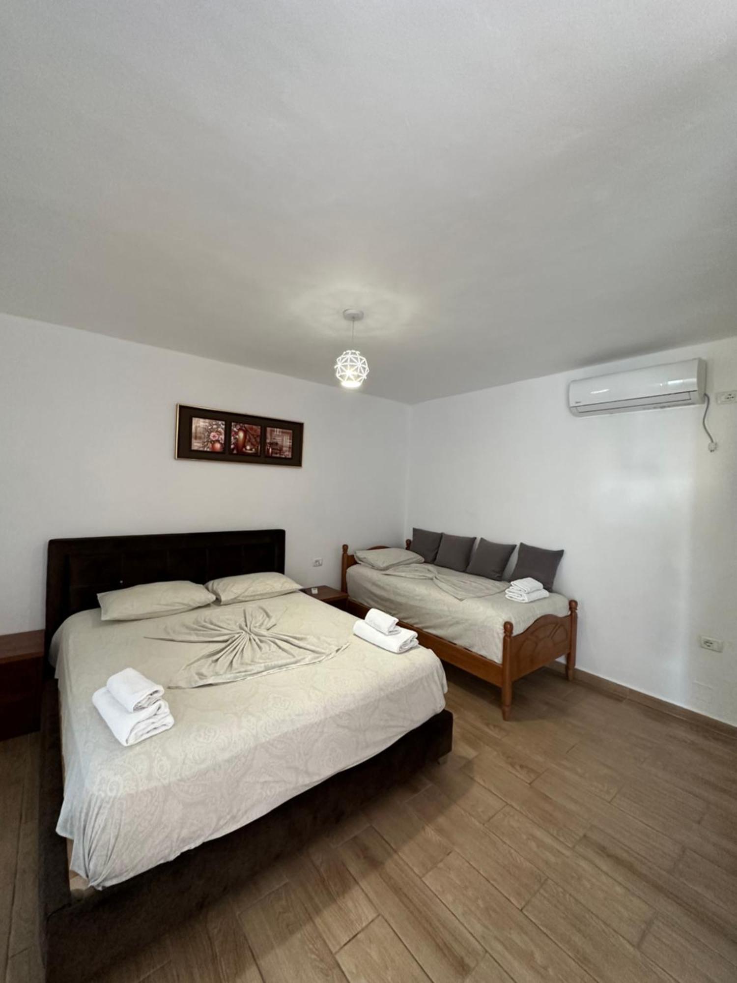 Jona Rooms Himare Exterior photo