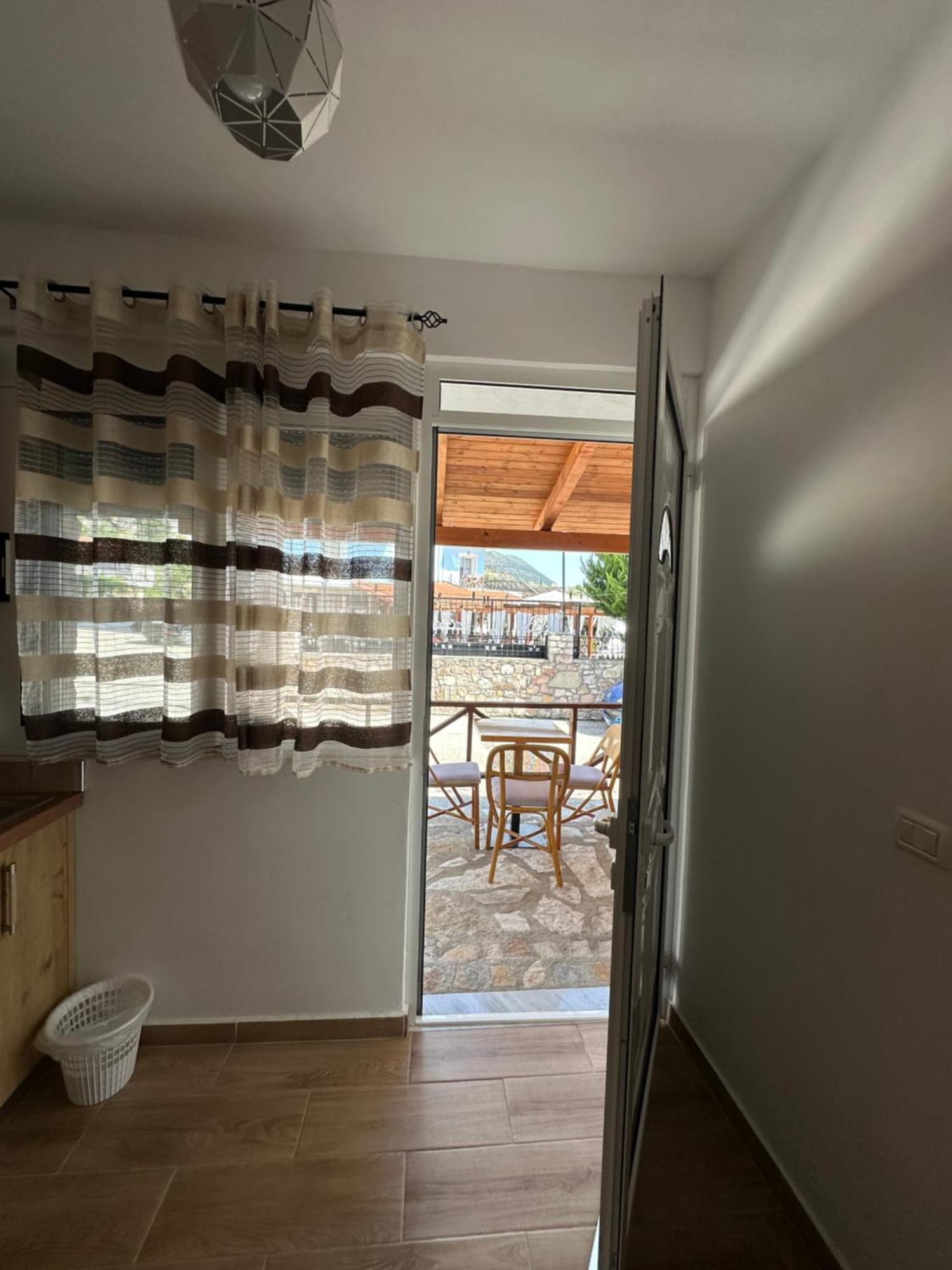 Jona Rooms Himare Exterior photo