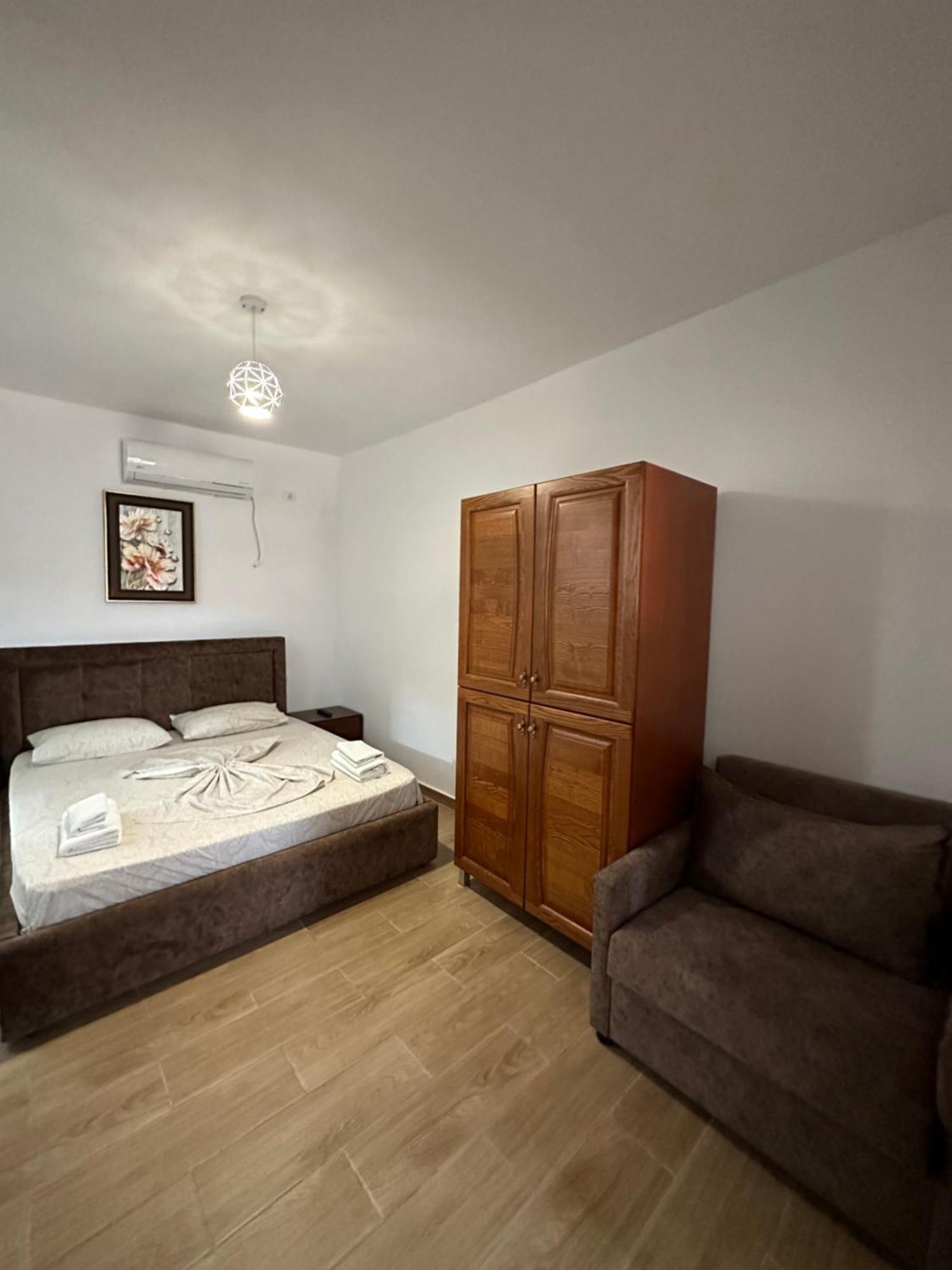 Jona Rooms Himare Exterior photo