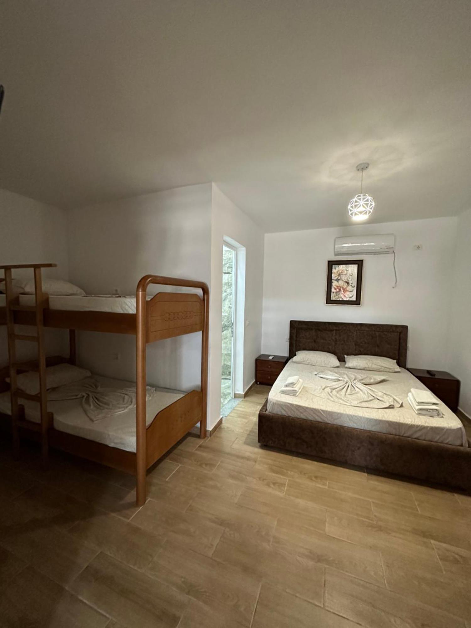 Jona Rooms Himare Exterior photo