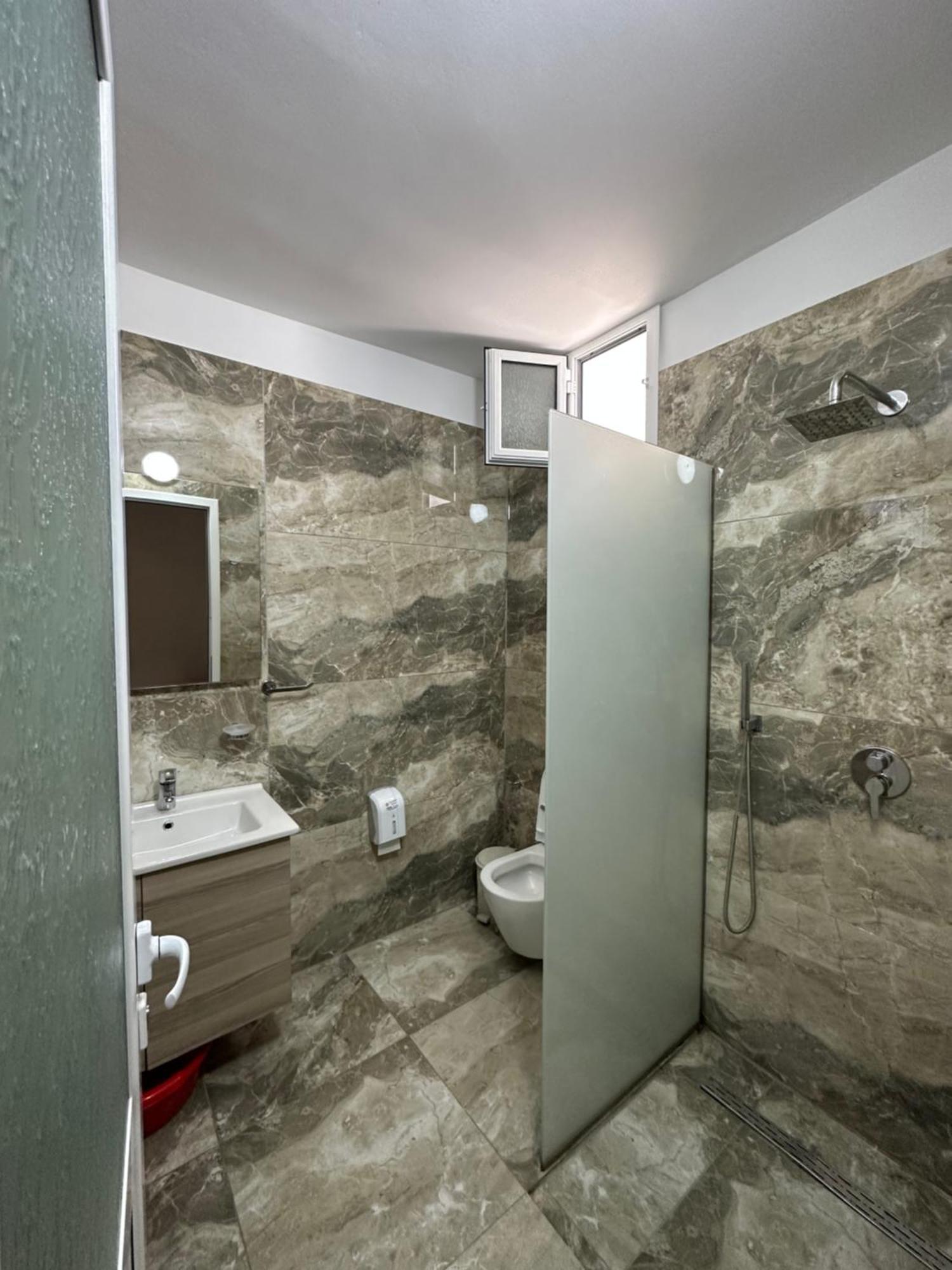 Jona Rooms Himare Exterior photo