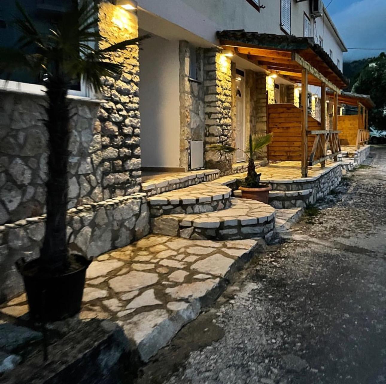 Jona Rooms Himare Exterior photo