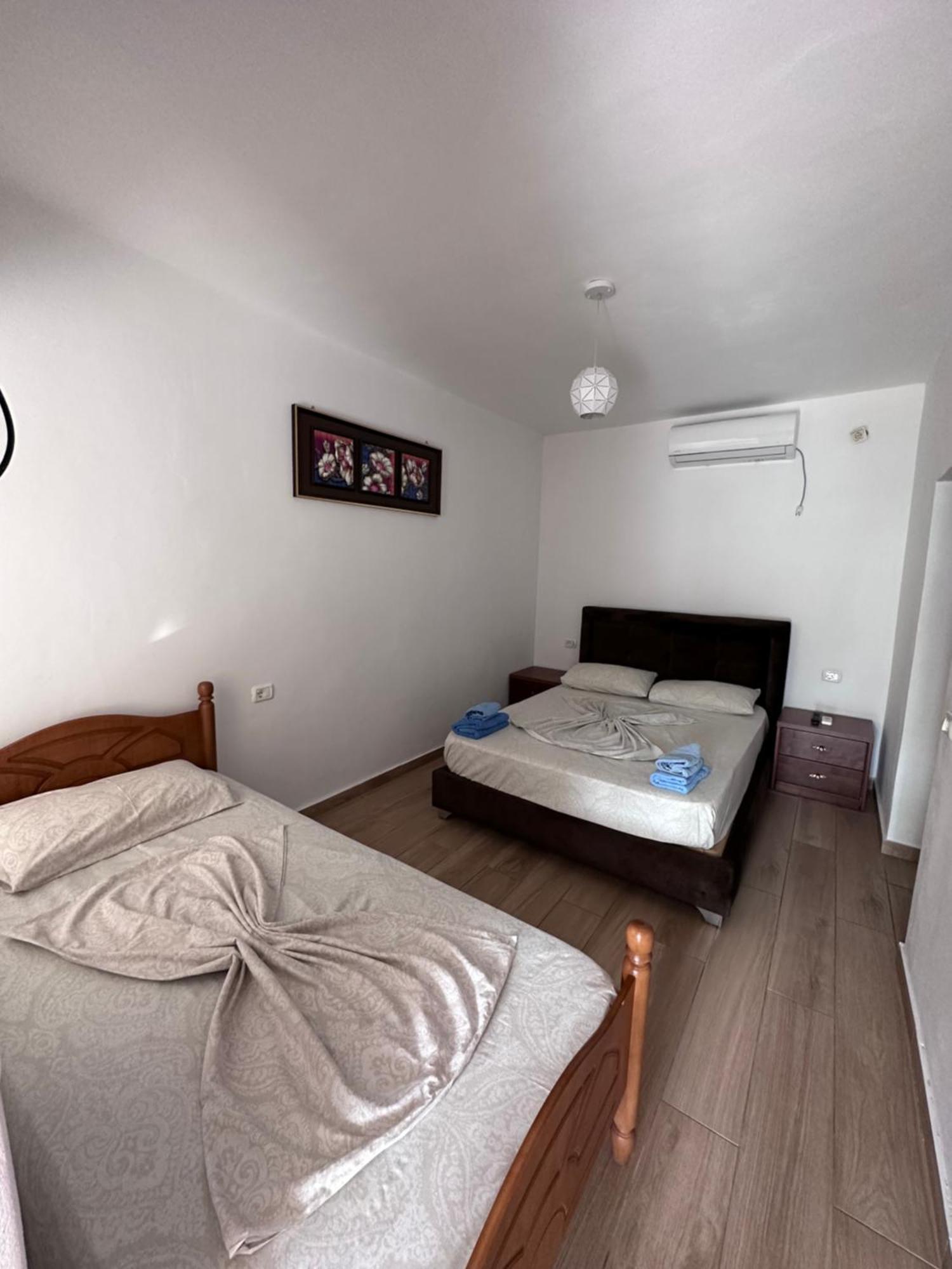 Jona Rooms Himare Exterior photo