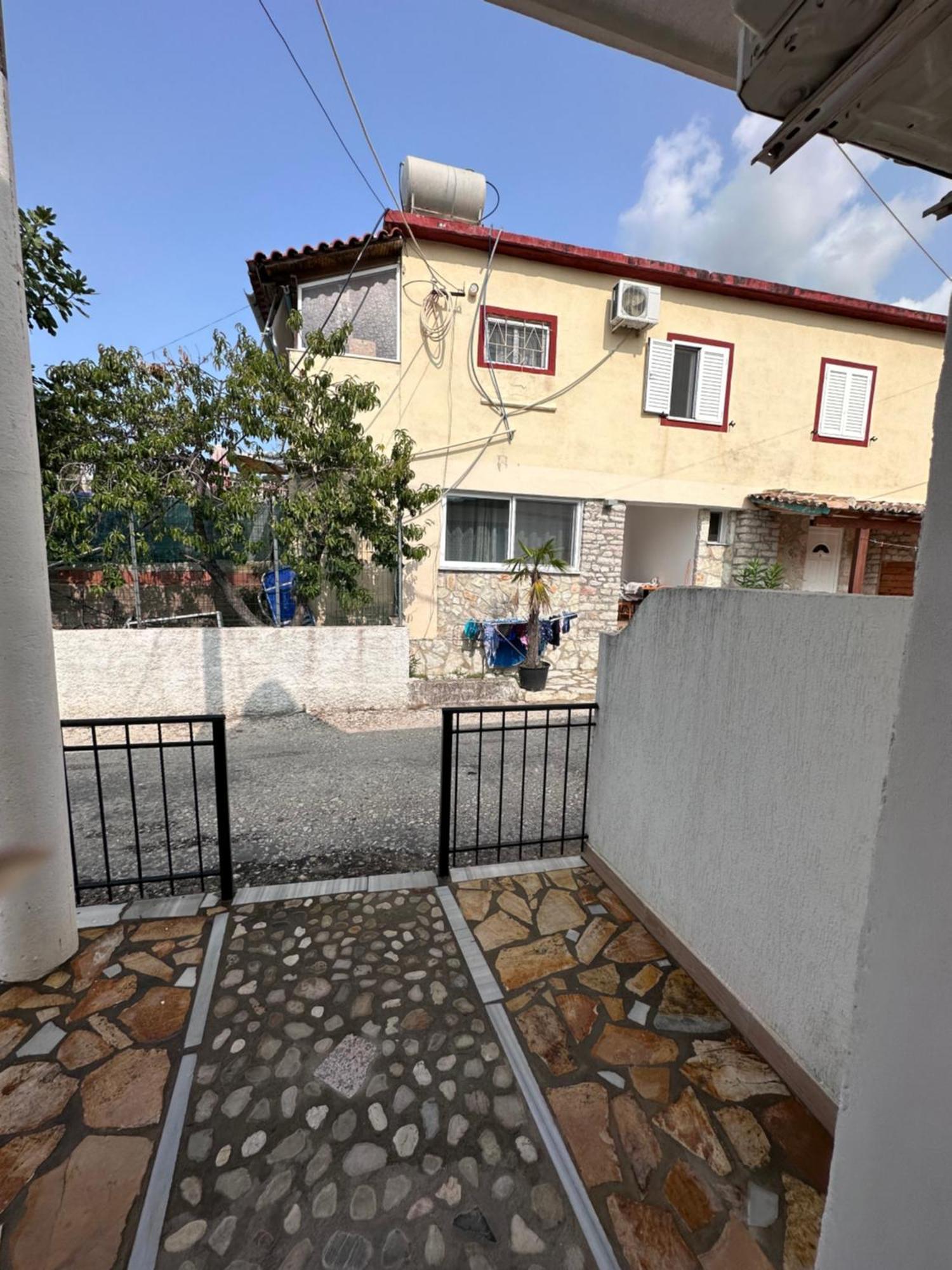 Jona Rooms Himare Exterior photo